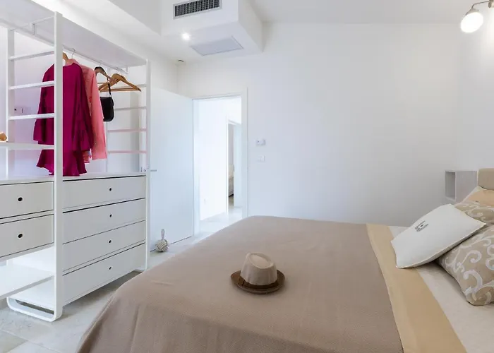 فيلة Valentinus أُجينتو